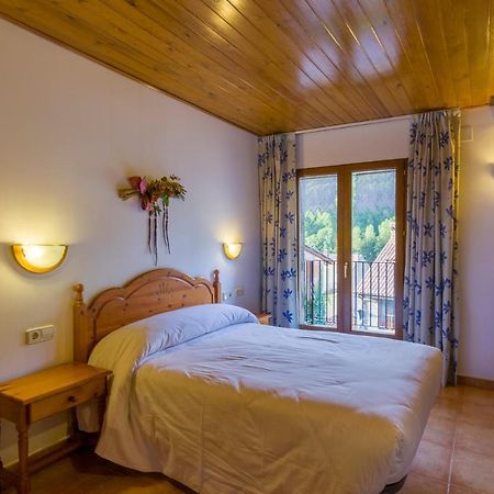 Hostal Cal Mestre Vilallonga de Ter Zewnętrze zdjęcie
