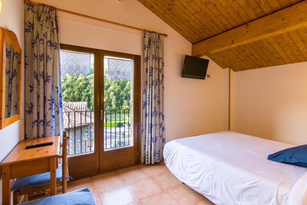Hostal Cal Mestre Vilallonga de Ter Zewnętrze zdjęcie