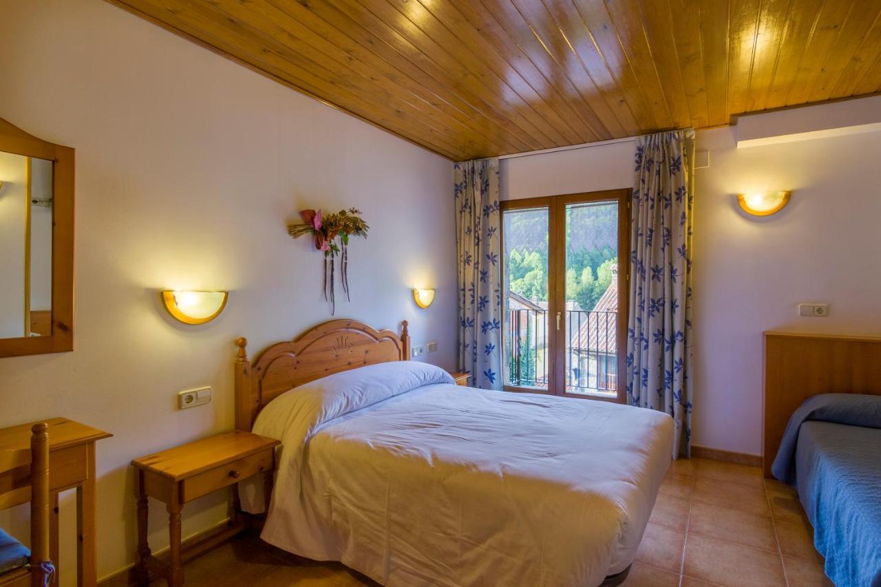 Hostal Cal Mestre Vilallonga de Ter Zewnętrze zdjęcie