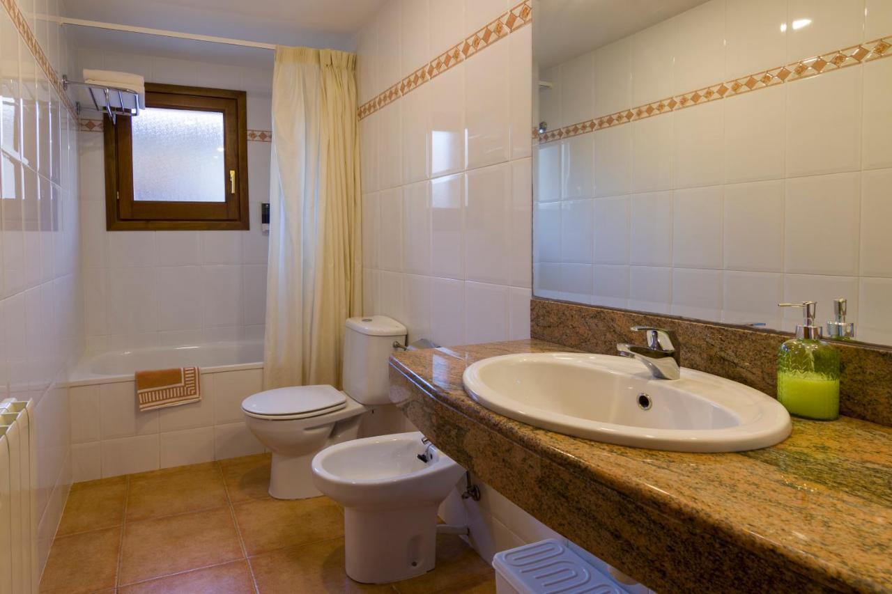 Hostal Cal Mestre Vilallonga de Ter Zewnętrze zdjęcie