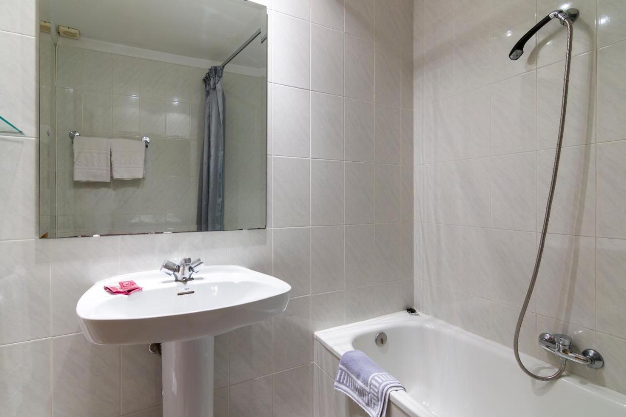 Hostal Cal Mestre Vilallonga de Ter Zewnętrze zdjęcie