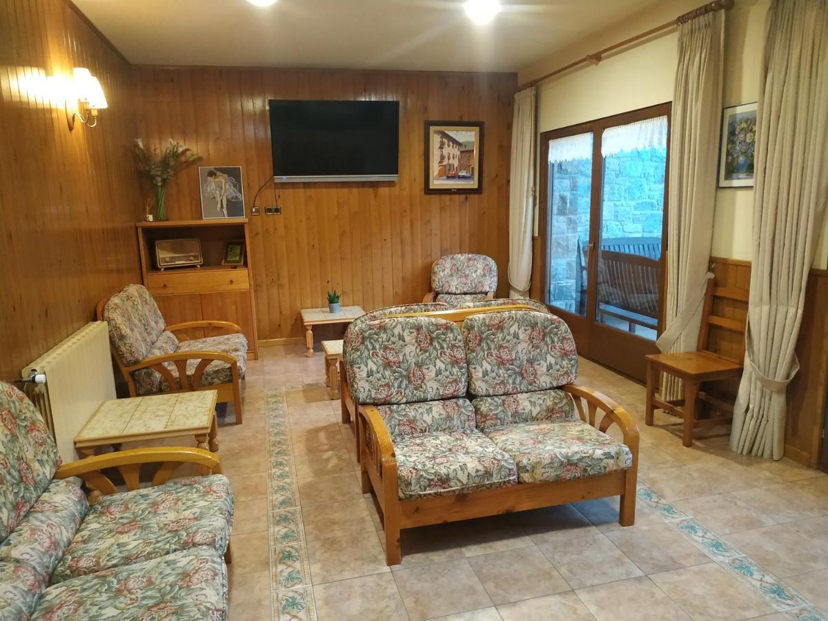 Hostal Cal Mestre Vilallonga de Ter Zewnętrze zdjęcie