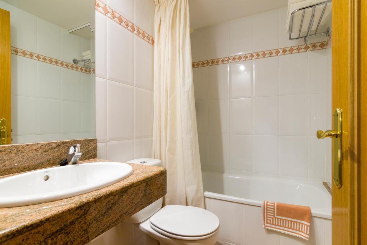 Hostal Cal Mestre Vilallonga de Ter Zewnętrze zdjęcie