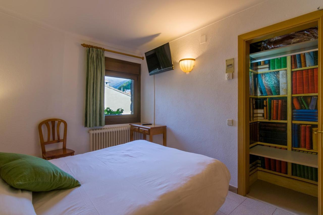 Hostal Cal Mestre Vilallonga de Ter Zewnętrze zdjęcie