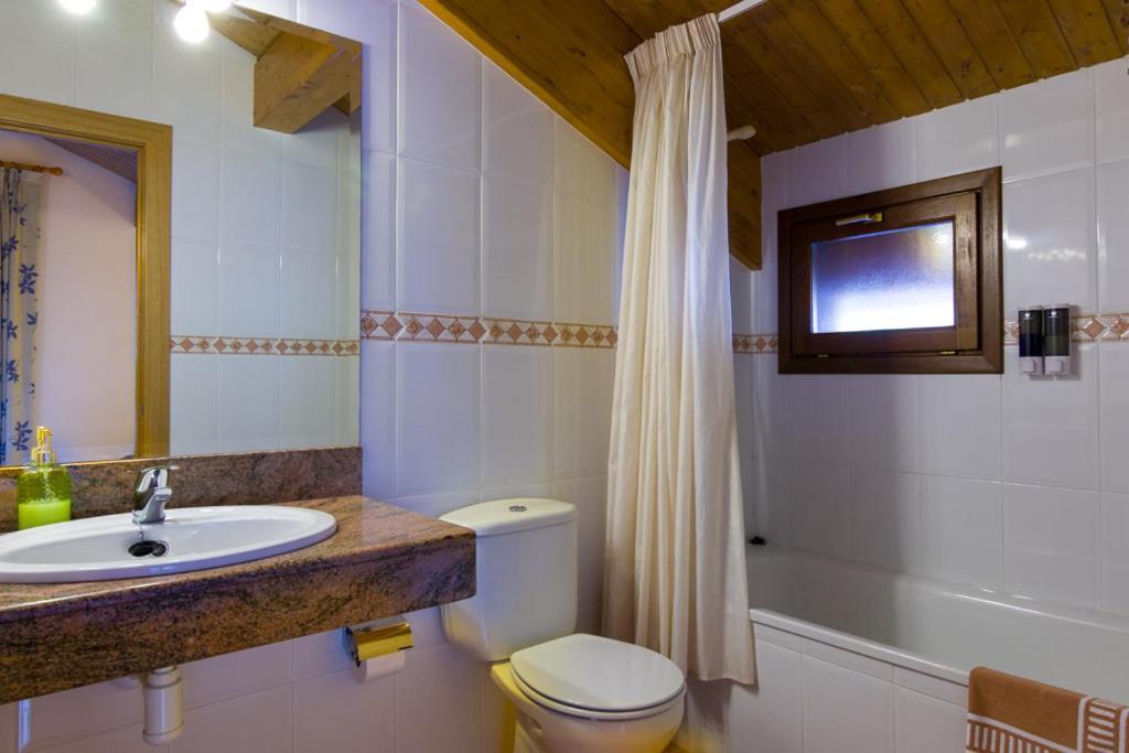 Hostal Cal Mestre Vilallonga de Ter Zewnętrze zdjęcie