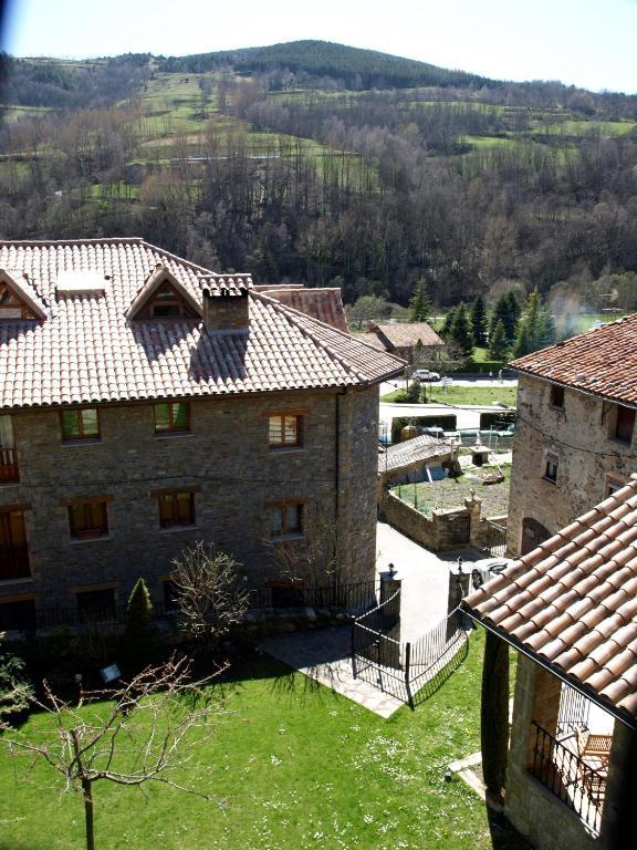 Hostal Cal Mestre Vilallonga de Ter Zewnętrze zdjęcie